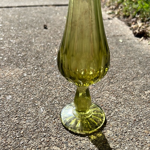 Fenton glass bud vase - Picture 2 of 4